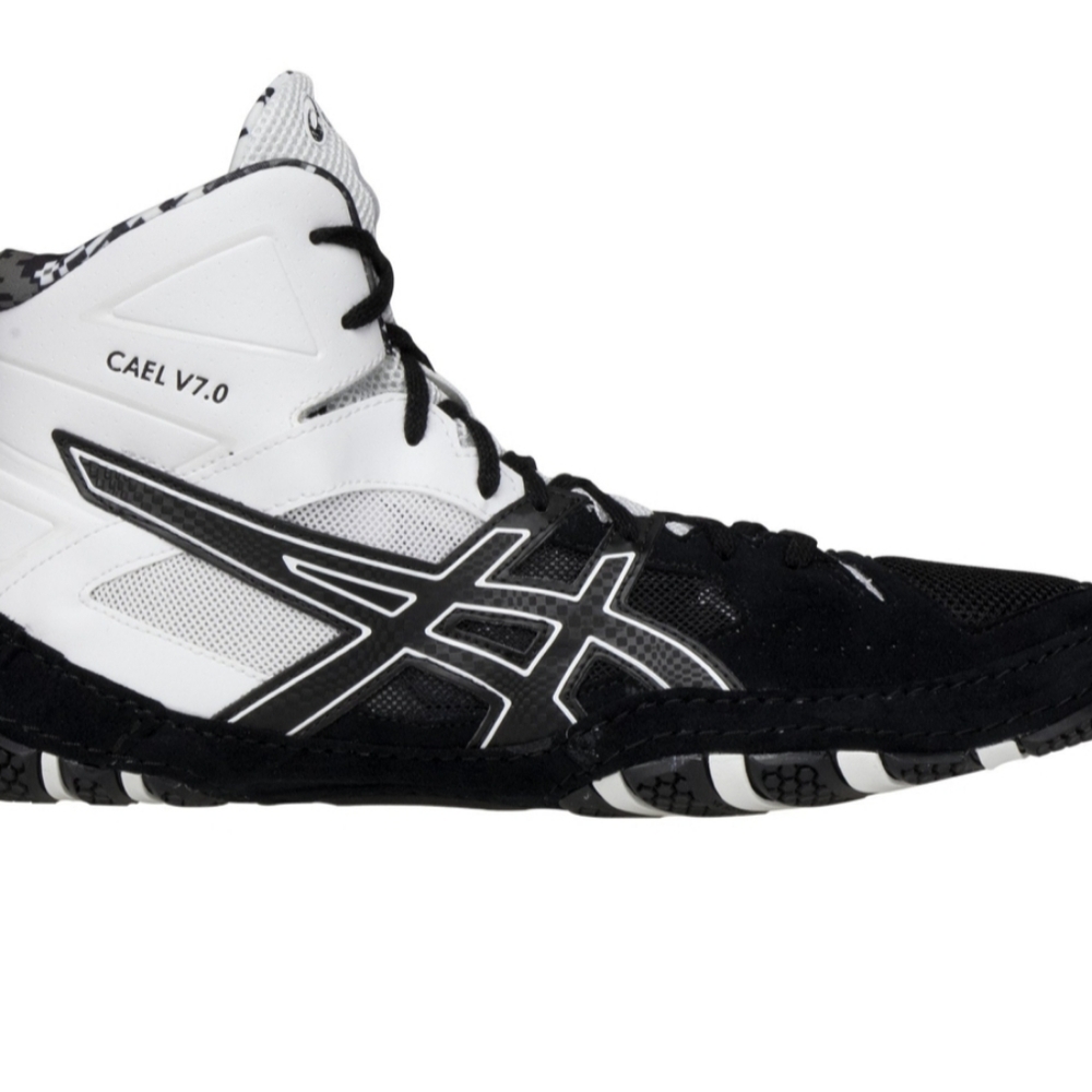 Asics men's wrestling shoe Size 8- good condition